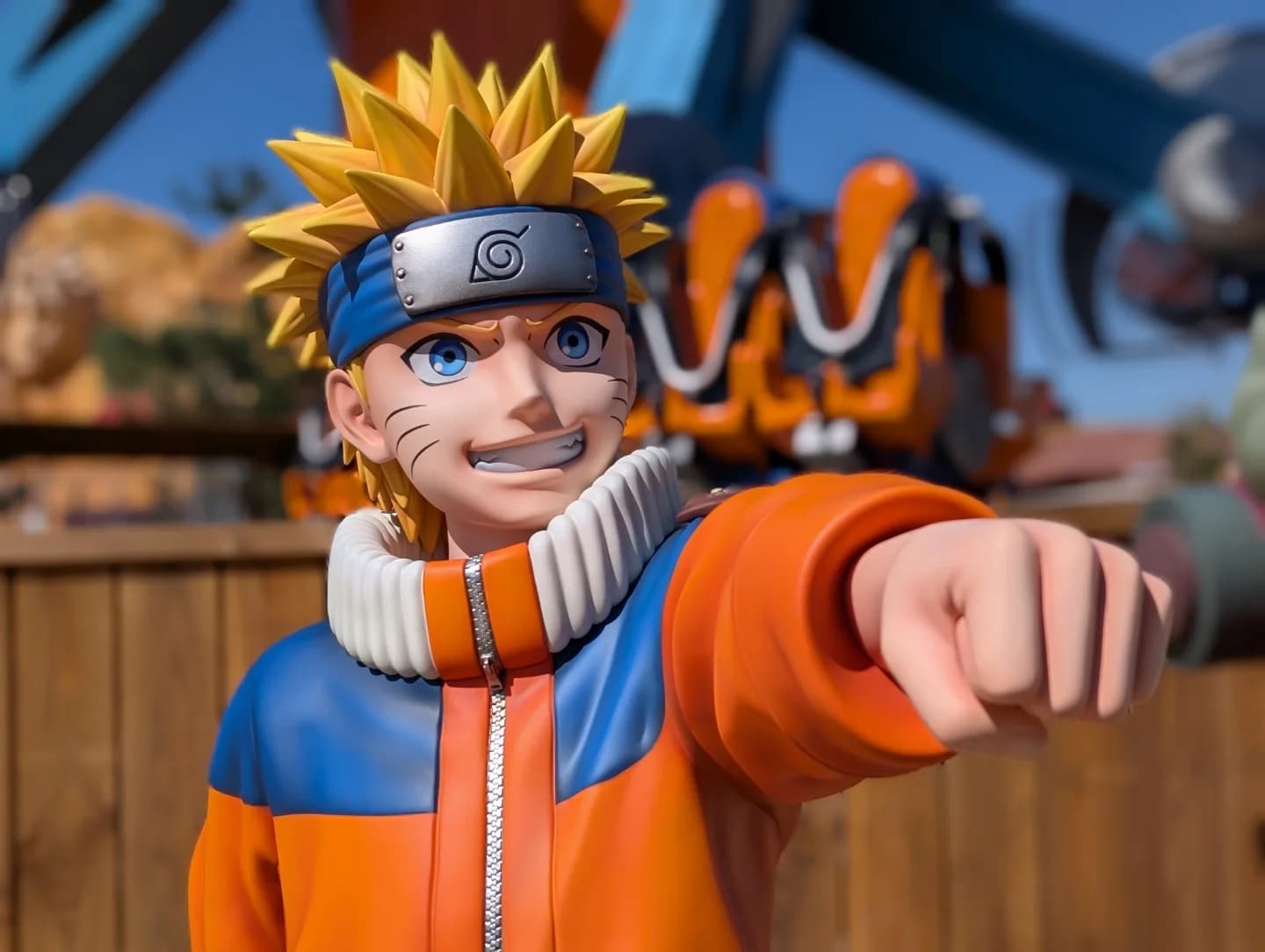 Statue de Naruto Uzumaki, dont la technique du Rasengan a inspiré le mouvement de l'attraction